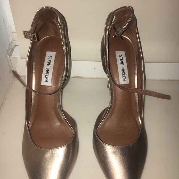 Gold Steve Madden heels - Picture 2 of 4